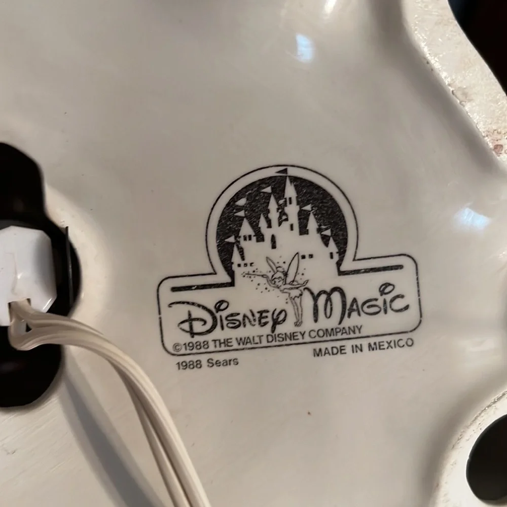 Vintage Disney Castle Lamp 1988 ed.- Excellent Condition, no chips or cracks - Picture 7 of 7